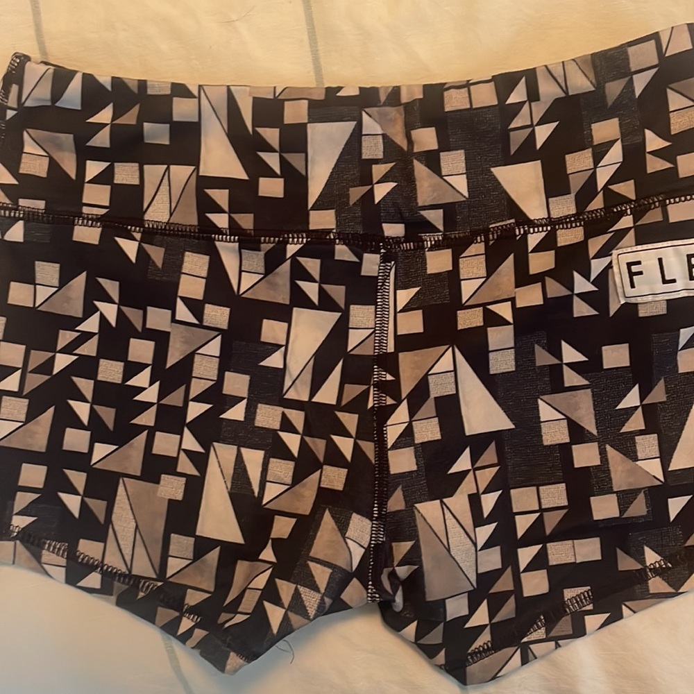 Fleo Geometric Pattern Shorts Size Small - image 3
